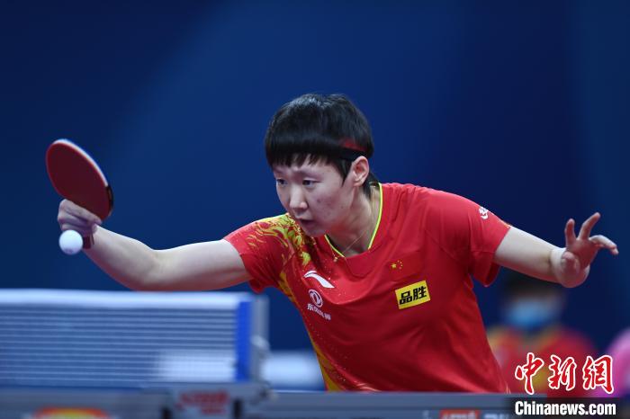 国乒女团队员王曼昱在比赛中。　安源 摄